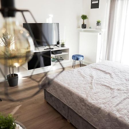 Vizzit Us Premium Apartments Варшава Экстерьер фото