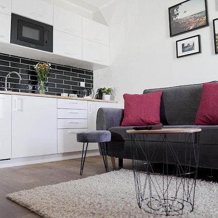 Vizzit Us Premium Apartments Варшава Экстерьер фото