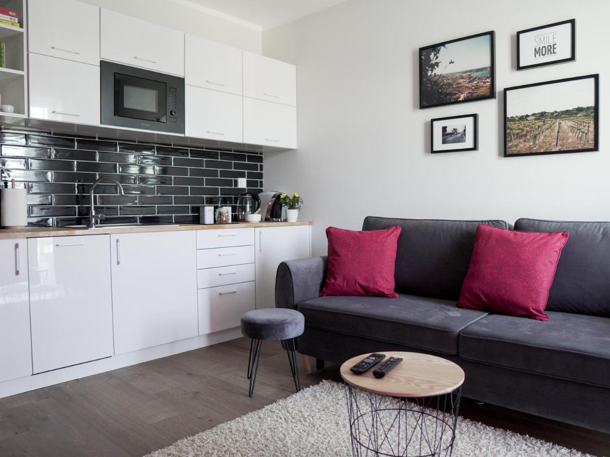 Vizzit Us Premium Apartments Варшава Экстерьер фото