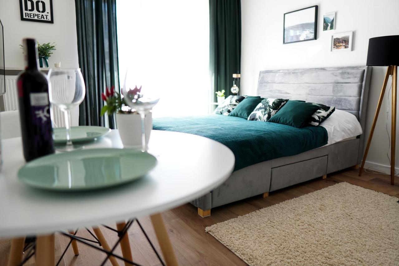 Vizzit Us Premium Apartments Варшава Экстерьер фото
